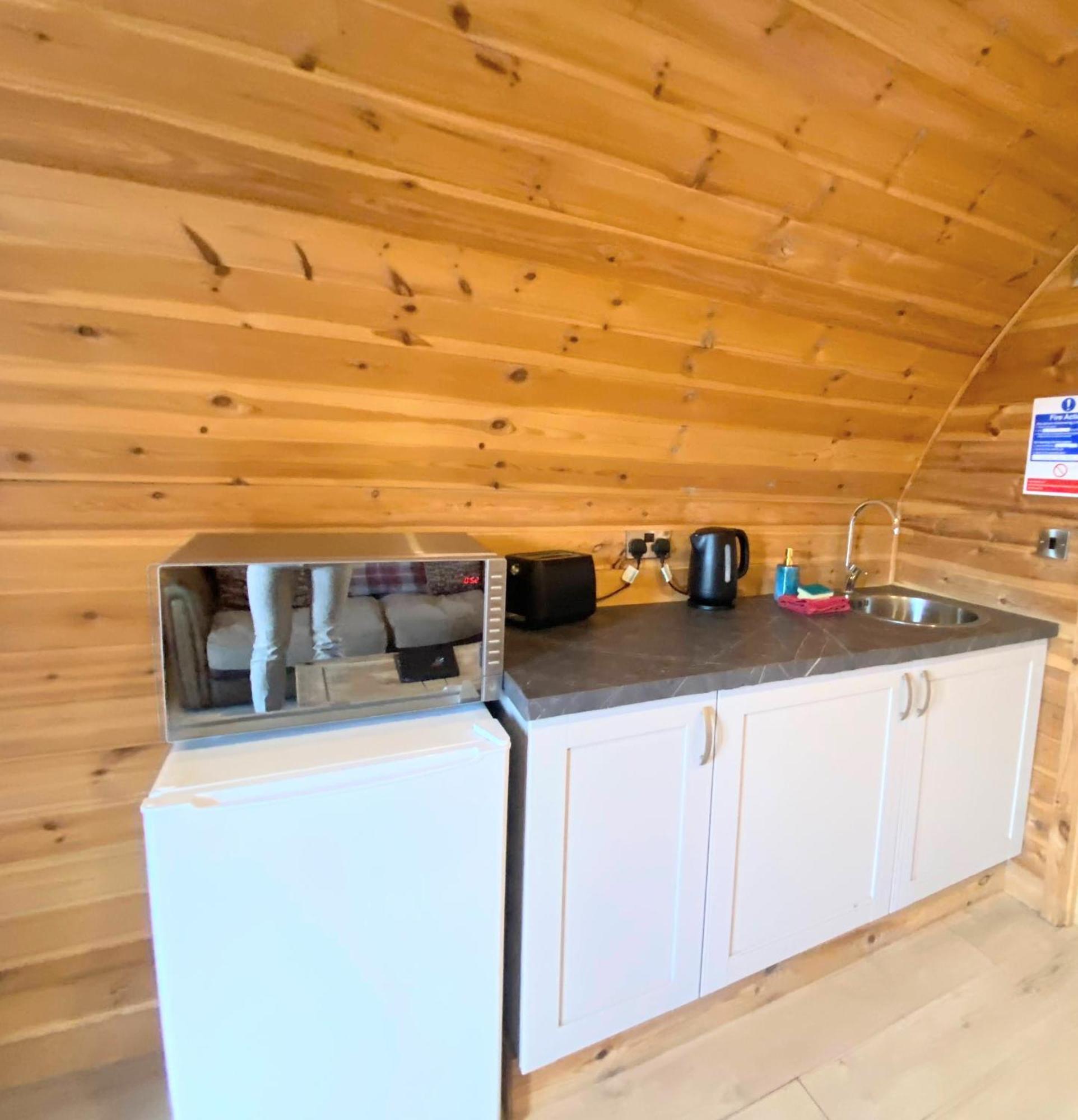 Pond View Pod 1 With Outdoor Hot Tub - Fife - Loch Leven - Lomond Hills Villa Kelty Dış mekan fotoğraf