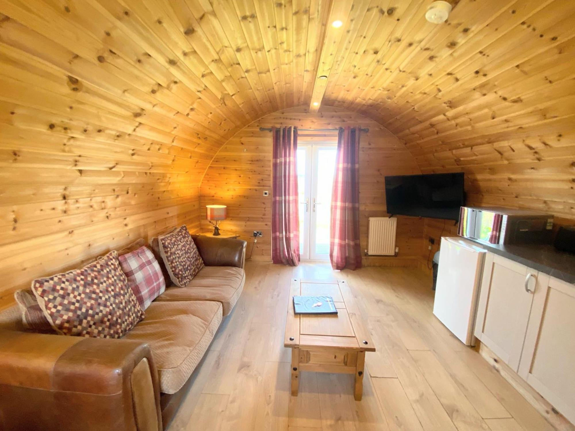 Pond View Pod 1 With Outdoor Hot Tub - Fife - Loch Leven - Lomond Hills Villa Kelty Dış mekan fotoğraf